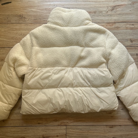 ❌SOLD❌ Old Navy Cropped Puffer Jacket - Picture 5 of 5